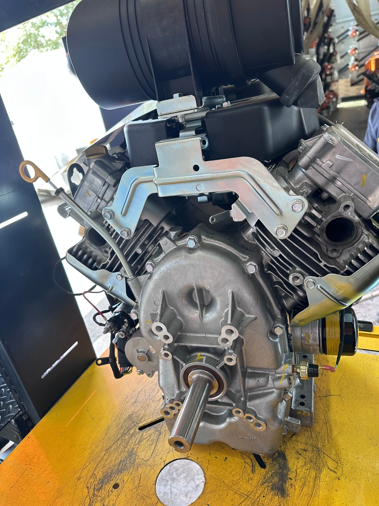 Briggs & Stratton Vanguard 37hp Vertical Engine | 4" x 1-1/8" PTO