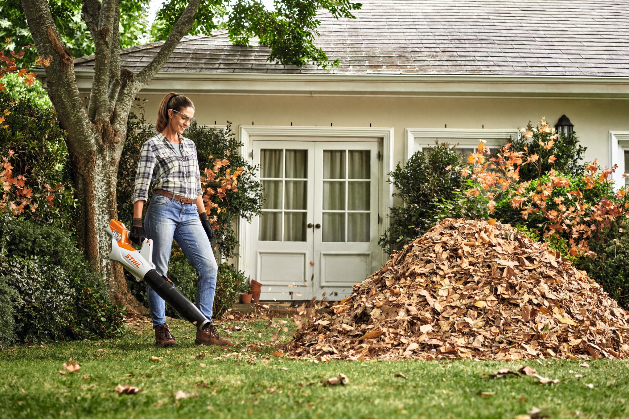 Stihl BGA 60 Battery Powered Handheld Blower | Set includes AK 30 battery & AL 101 charger